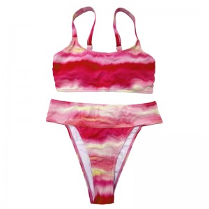 Gradient róży z szerokimi plisami komfortu paskana ramię