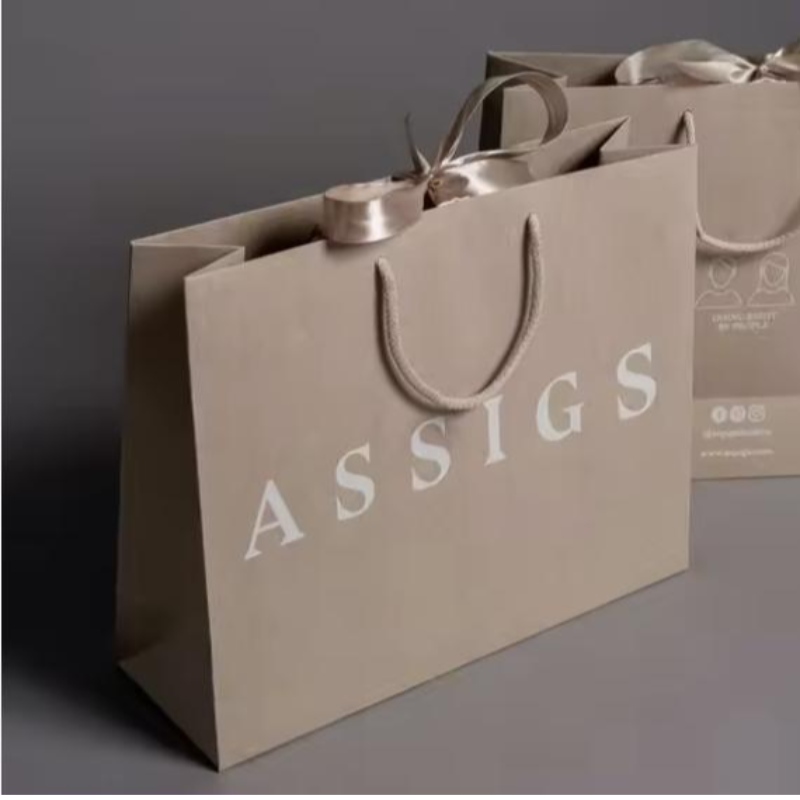 Niestandardowe luksusowe odzież detaliczna torba do pakowania Biała workana prezent bolsas de papel Zakupy pakujące papierowe torby z uchwytami do ubrań