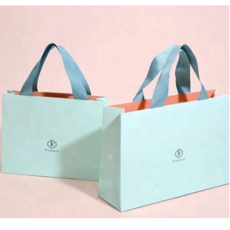 Hurtowyniestandardowy luksusowy prezent rzemieślniczy Brązowy biały opakowanie Bolsa de papelnadrukowane torbyna prezentna prezenty Kraft Papierowe torby z własnym logo