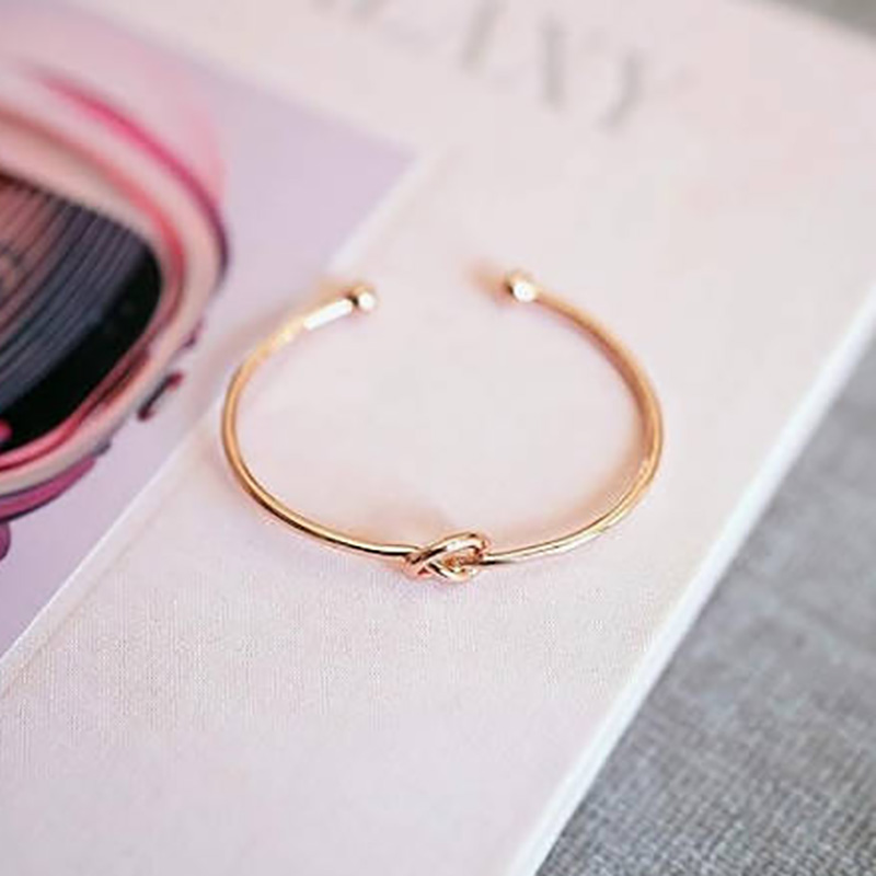4K Gold Plated Forever Love Knot Infinity Bransletety dla kobiet Regulowana bransoletka z bransoletki dla kobiet eleganckie złoto-Planowana otwarta bransoletka z mankietami z projektem węzłów -nowoczesna minimalistyczna biżuteriana codzienne zużycie i specjalne okazje