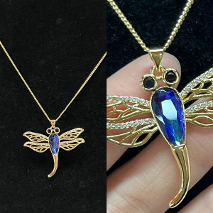 18K Gold-Naszyjnik wiszący Dragonfly zniebieskim fasetowym kryształowym ciałem, czarnym szlachetnym oczami i Filigree Wing Detale dla eleganckiejnatury-Inspirowana biżuteria