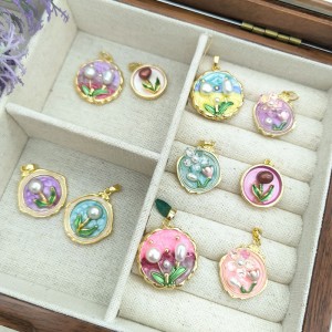 Vintage wisiorek do malowania olejnego